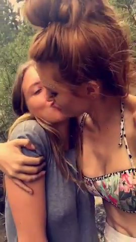 Bella thorne lesbian kiss
